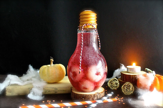 Potion magique au raisin et aux litchis d’Halloween (sans alcool)